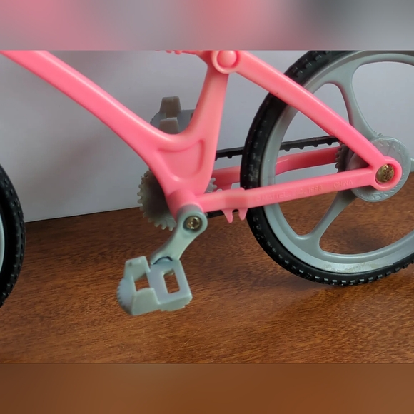 Vintage 2000s Pink Barbie Bike - Picture 6 of 8